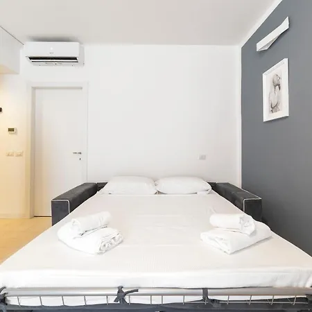 Roomy Apartment Close To Subway M5! Milan Exterior photo