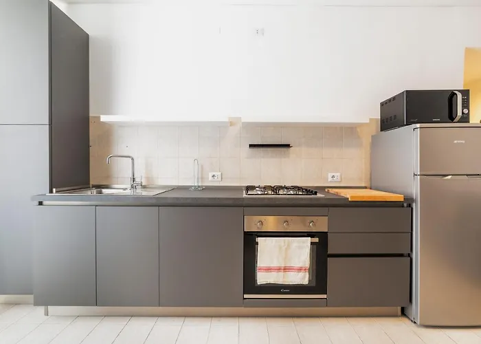 Roomy Apartment Close To Subway M5!