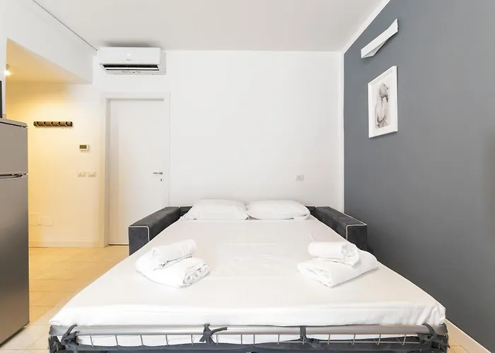 Roomy Apartment Close To Subway M5!